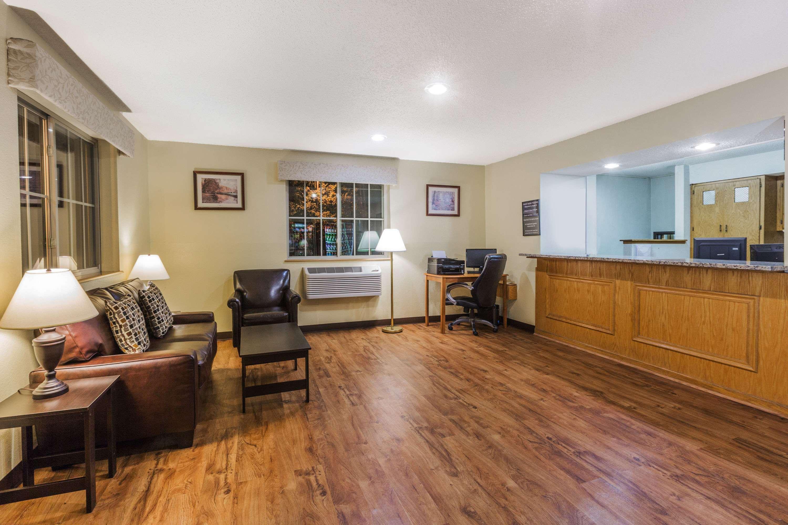 Super 8 By Wyndham East Stroudsburg - Poconos Hotel Luaran gambar