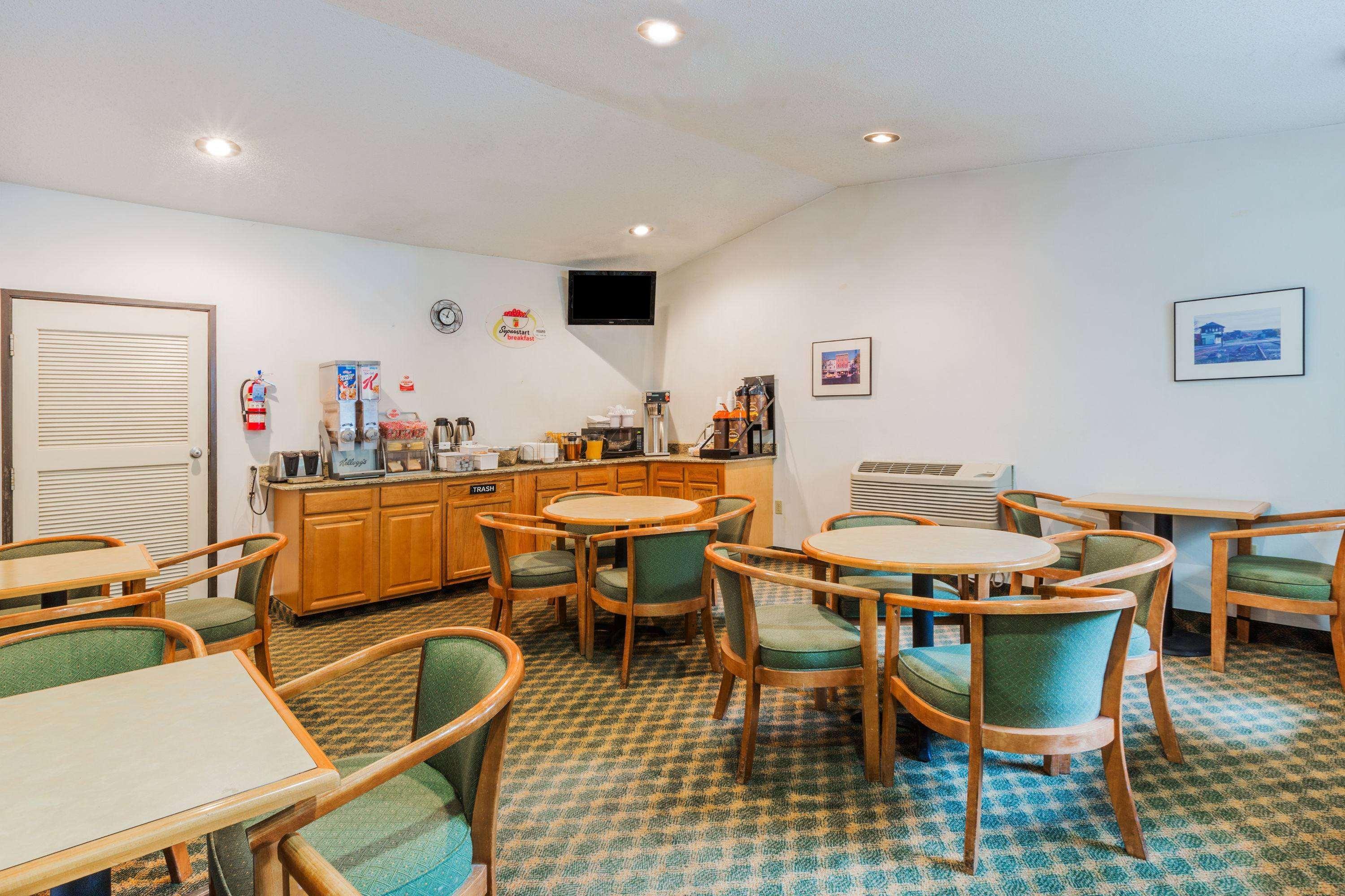 Super 8 By Wyndham East Stroudsburg - Poconos Hotel Luaran gambar