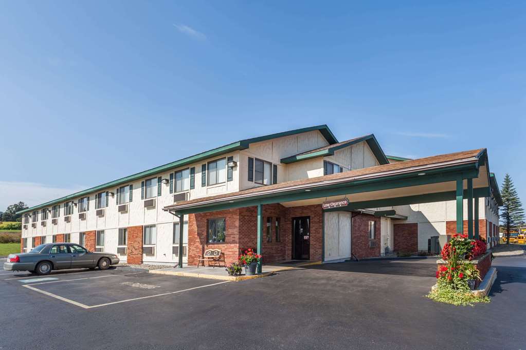 Super 8 By Wyndham East Stroudsburg - Poconos Hotel Luaran gambar
