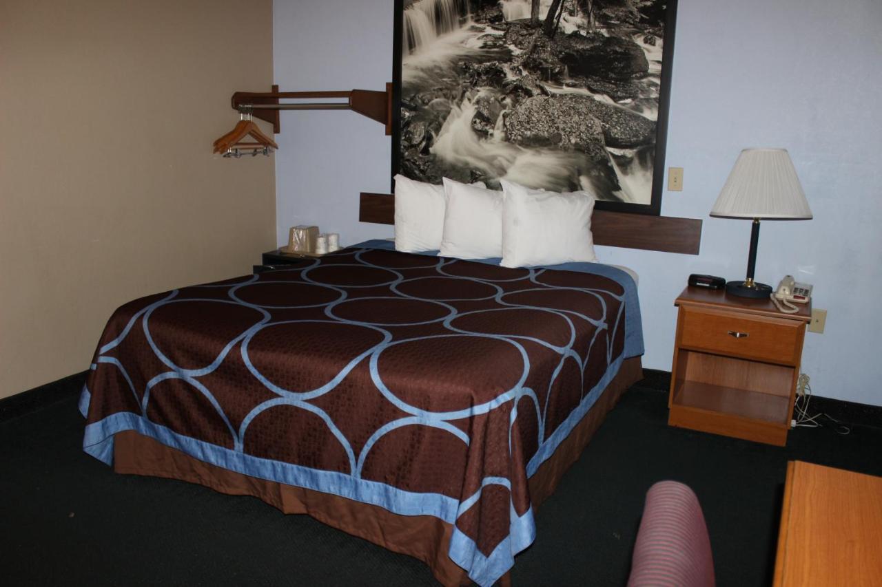 Super 8 By Wyndham East Stroudsburg - Poconos Hotel Luaran gambar