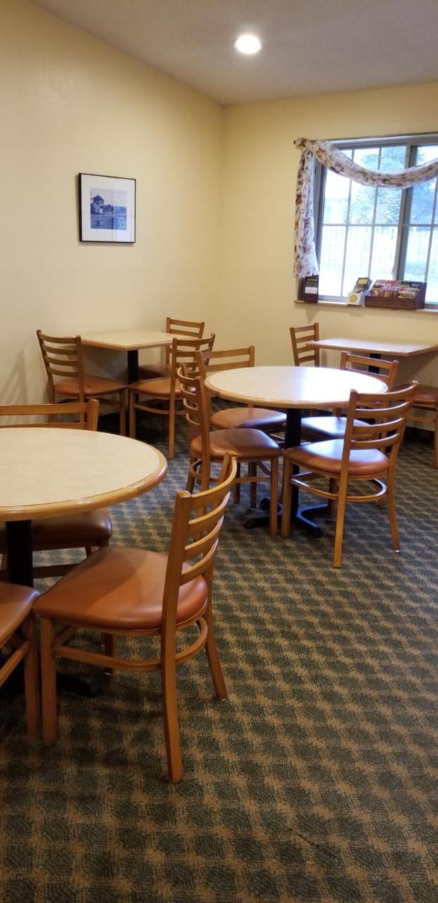 Super 8 By Wyndham East Stroudsburg - Poconos Hotel Luaran gambar