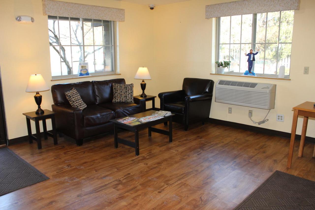 Super 8 By Wyndham East Stroudsburg - Poconos Hotel Luaran gambar
