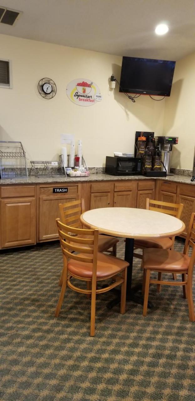 Super 8 By Wyndham East Stroudsburg - Poconos Hotel Luaran gambar