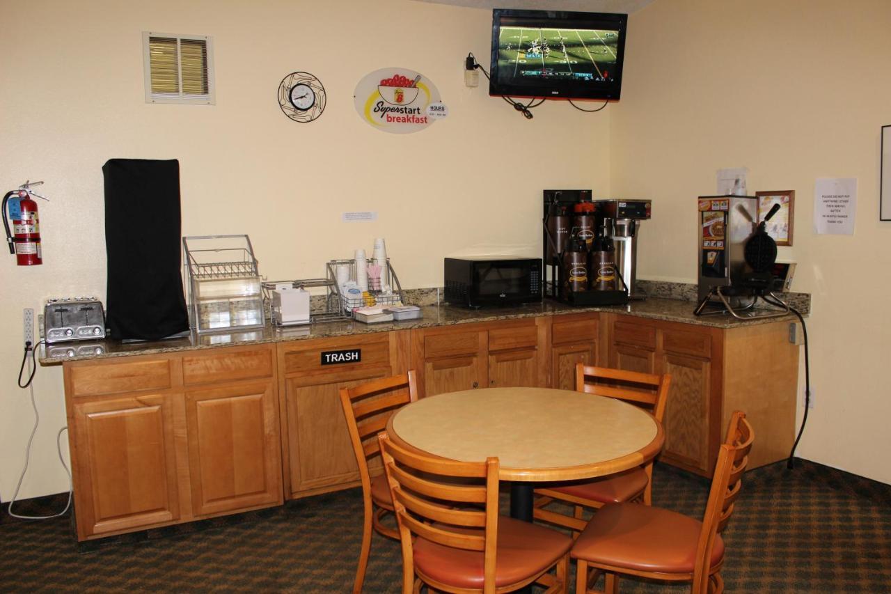 Super 8 By Wyndham East Stroudsburg - Poconos Hotel Luaran gambar