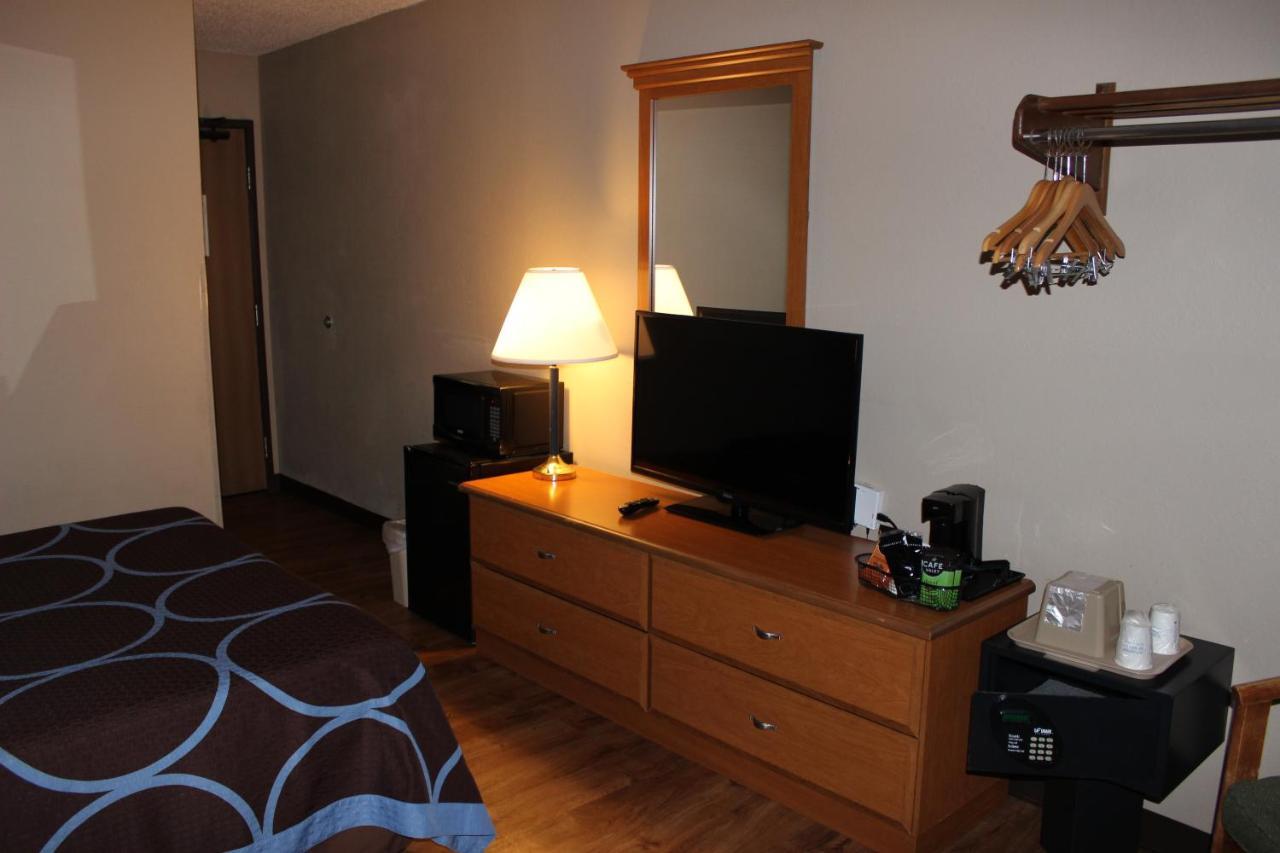 Super 8 By Wyndham East Stroudsburg - Poconos Hotel Luaran gambar