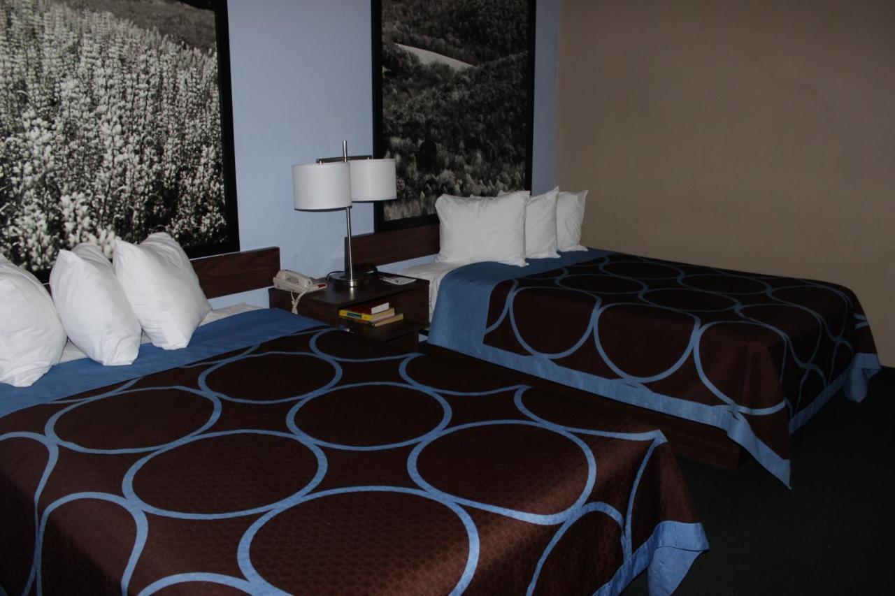 Super 8 By Wyndham East Stroudsburg - Poconos Hotel Luaran gambar