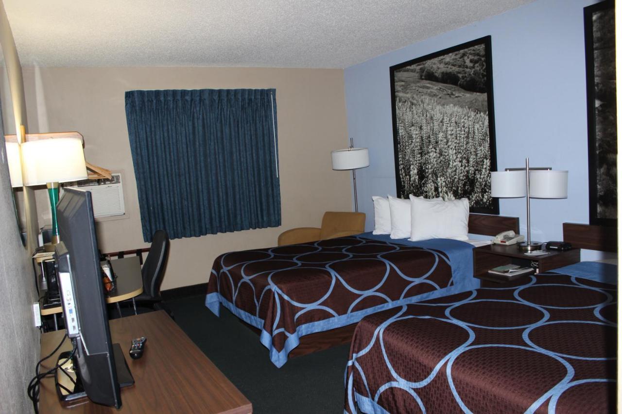 Super 8 By Wyndham East Stroudsburg - Poconos Hotel Luaran gambar