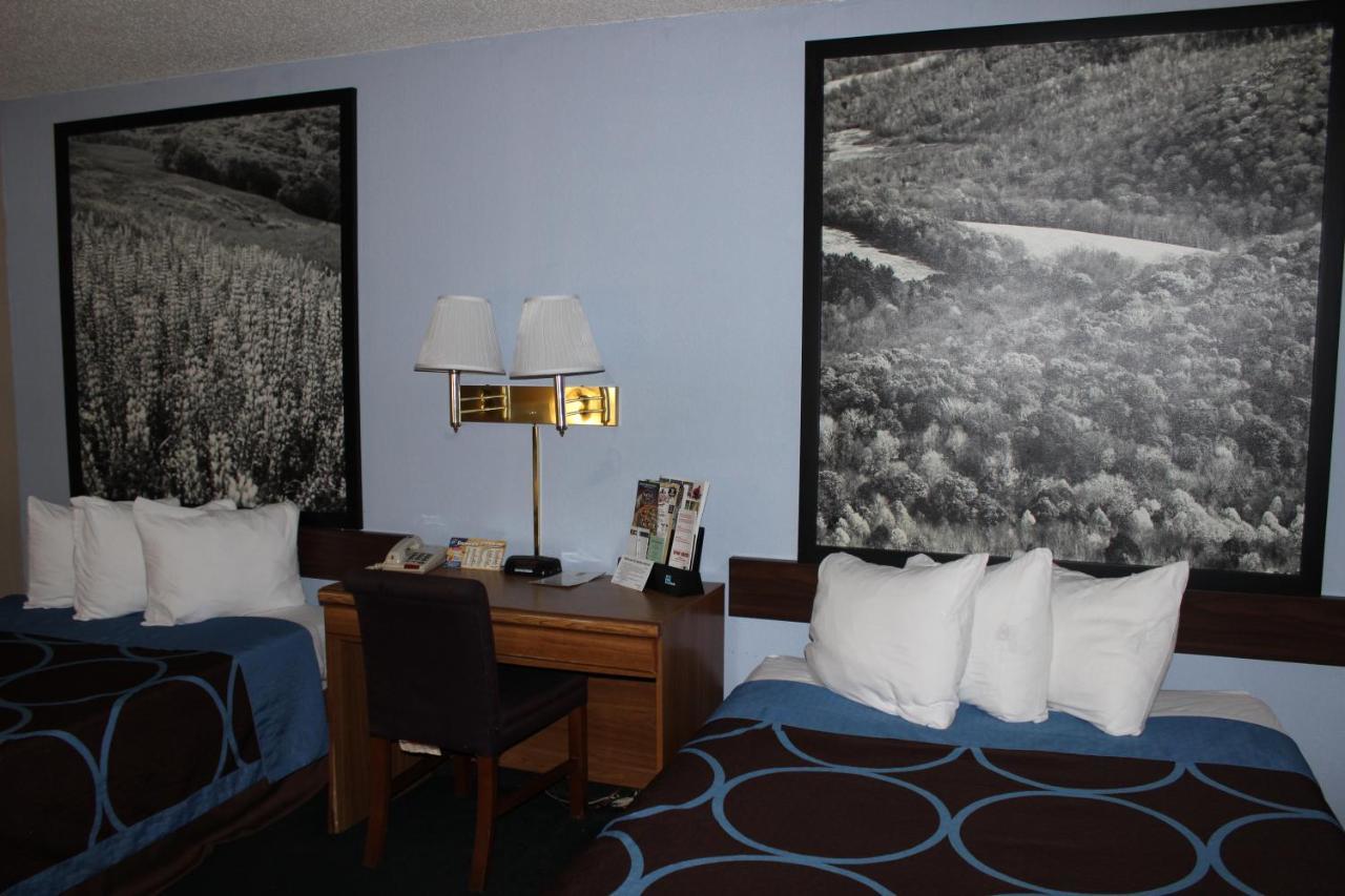 Super 8 By Wyndham East Stroudsburg - Poconos Hotel Luaran gambar