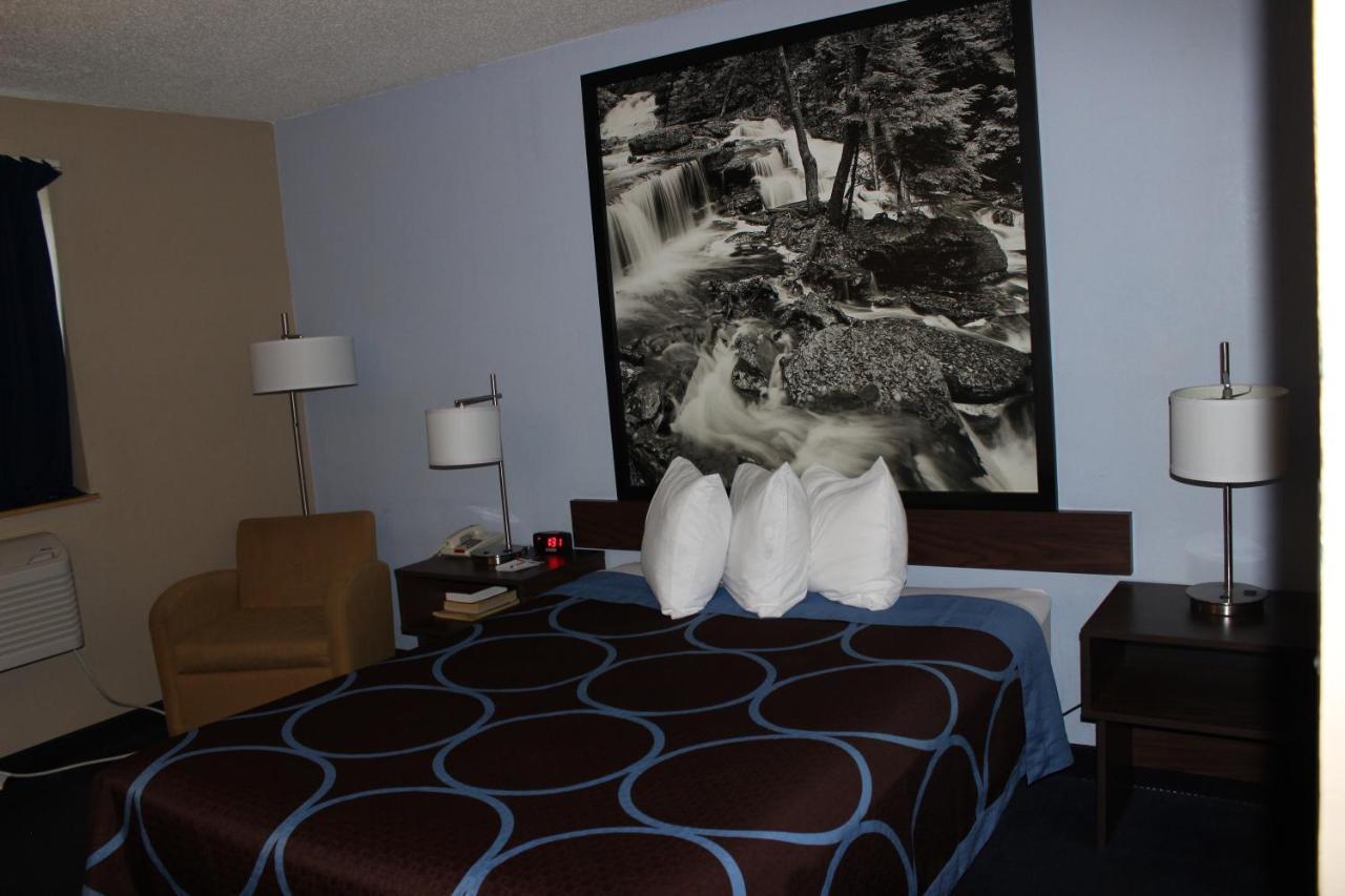 Super 8 By Wyndham East Stroudsburg - Poconos Hotel Luaran gambar