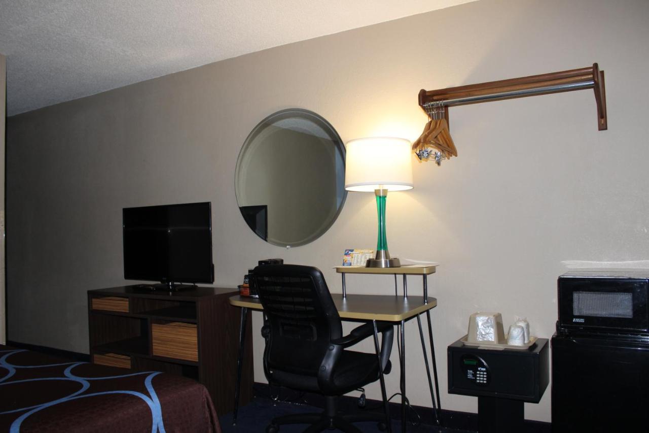 Super 8 By Wyndham East Stroudsburg - Poconos Hotel Luaran gambar